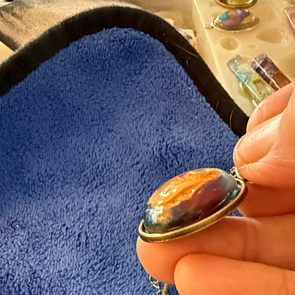 Unique Resin Elegant Gold Pendant Necklace - Picture 3 of 9